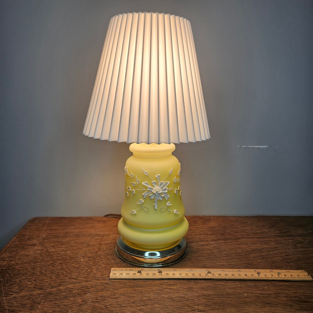 Yellow Frosted Glass Ginger Table Lamp Icing White Floral PLASTIC SHADE rare Vtg